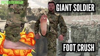 Giant growth - giant soldier foot crush entire army