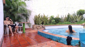 MADRASTRA INVITES HER TO THE POOL TO FUCK